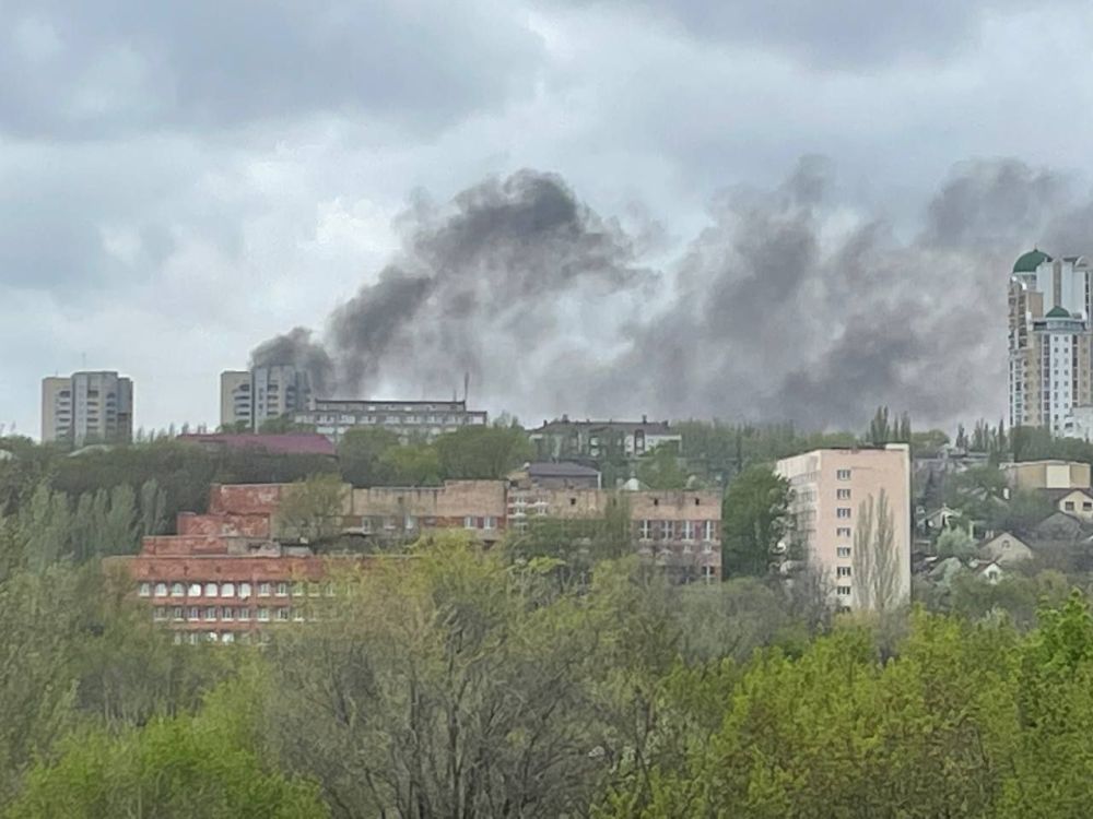 Евгений Поддубный: Около 20 ракет РСЗО разорвались в жилых кварталах Донецка