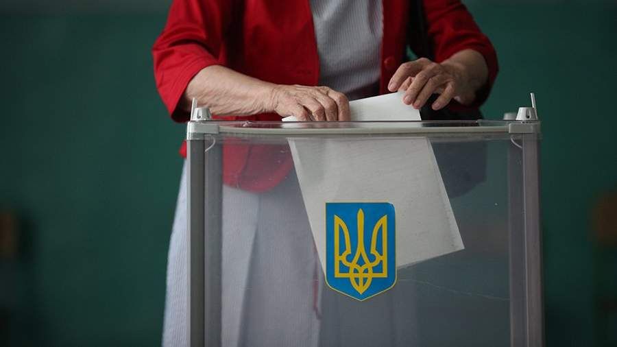 Экс-советник Кучмы призвал провести досрочные выборы на Украине