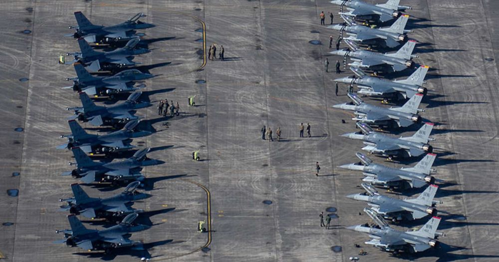 Кулеба заявил о "прогрессе" по поставкам истребителей F-16