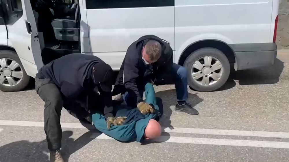 Прокол диверсантов: как ФСБ предотвратила готовившийся в офисе Зеленского теракт в Крыму