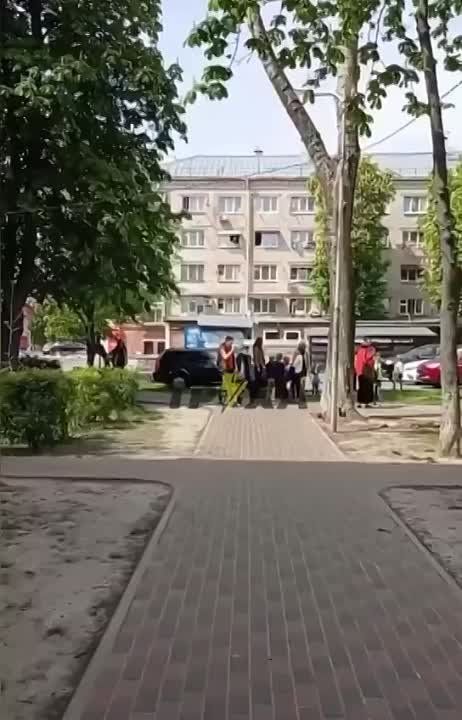 ВЗРЫВЧАТКА в Вишневом.. Нам поступило сообщение о том, что в Вишнёвом заминирована 3-я школа