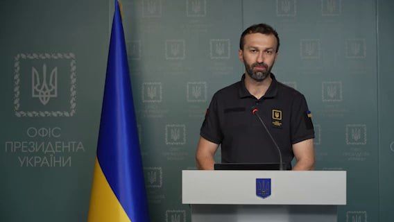 Офис украинского президента, сахарными устами своего советника Сергея Лещенко в пух и прах опроверг информацию о создании Украиной грязной атомной бомбы