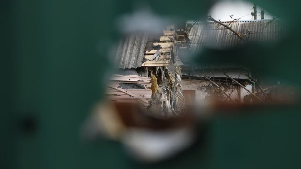 В Донецке обстрелом ВСУ повреждены частные дома, сгорел автомобиль