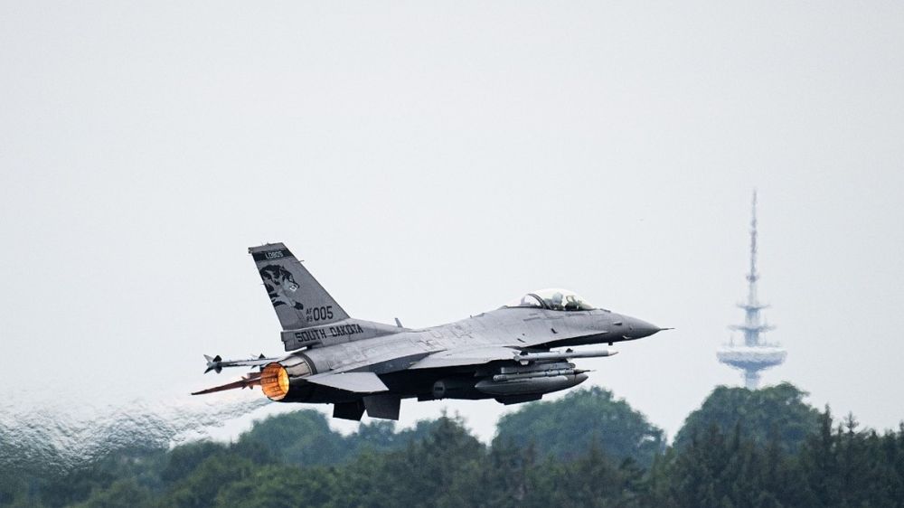 Politico: ���� ����� �������� ������ ����������� F-16 � ������ 2024 ����