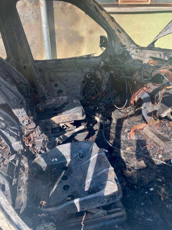 В результате заряжения аккумулятора в Броварах загорелось авто