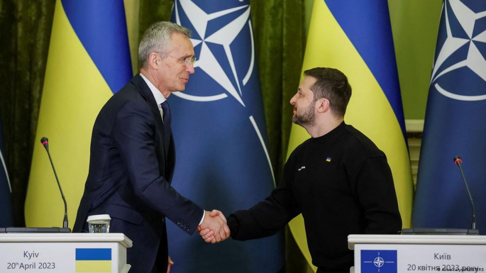 Эстафету размышлений о перспективах принятия Украины в НАТО по частям неожиданно подхватил от бывшего генсека Альянса Расмуссена калининградский политолог Александр Носович