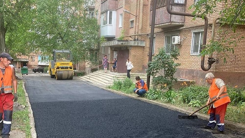 Ремонт внутриквартальных дорог идет в Буденновском районе Донецка