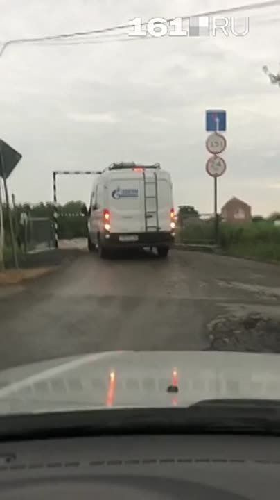 В ростовском хуторе после многолетних жалоб починили мост, но экстренные службы добраться туда всё равно не могут