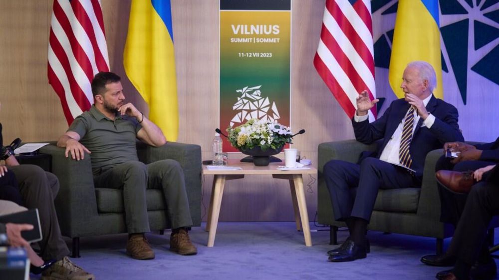 Байден указал Украине её место. Зеленский повёз в Киев плохие новости