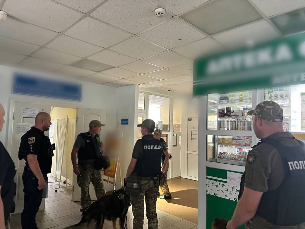 По сообщению полиции, в данный момент проверяется поступившаяся информация о заминировании медучреждений Ирпеня и Бучи