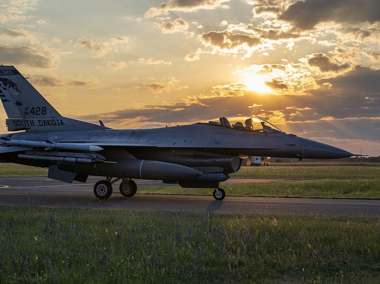 Леонков рассказал, когда американские F-16 появятся на Украине