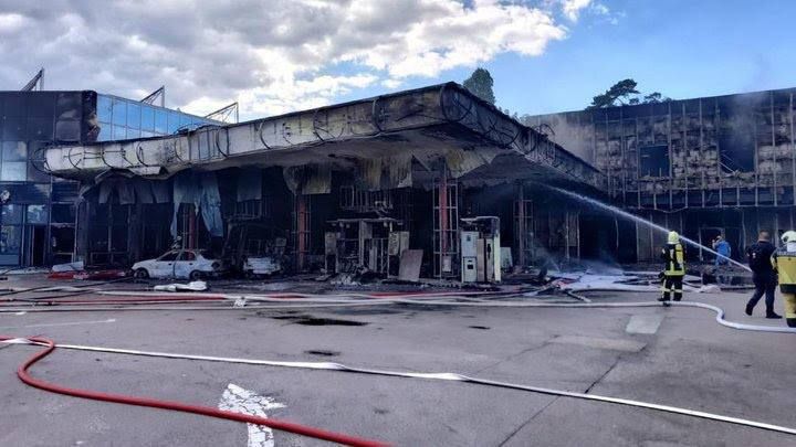 Мы писали о том, что 9 июля этого года на Броварском Шоссе произошло сильнейшее ДТП на АЗС: сейчас столичные следователи сообщили о подозрении водителю