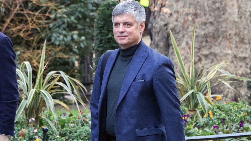 Зеленский уволил после в Британии Пристайко, который ранее его критиковал