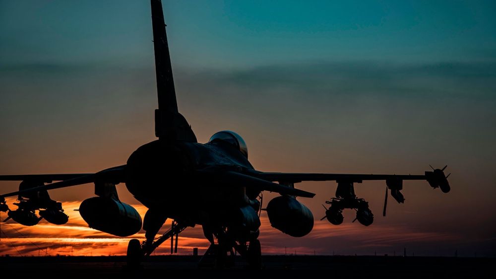 Блинкен назвал сроки поставок Киеву истребителей F-16