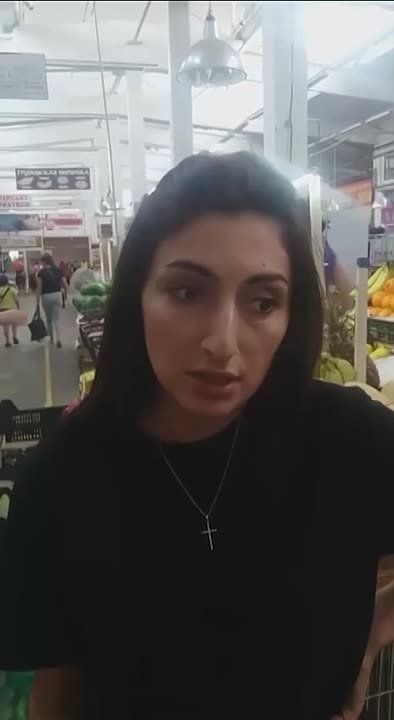 На рынке в Броварах произошел языковой скандал: продавщица якобы пожелала украинским военным «подорваться на минах» из-за замечания о ценниках на русском языке