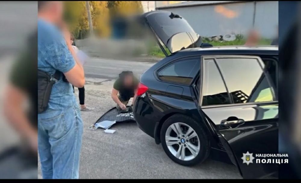 Кому война, а кому.... В Броварах задержали мошенника, который подозревается в перевозке огромных партий кокаина из Чехии