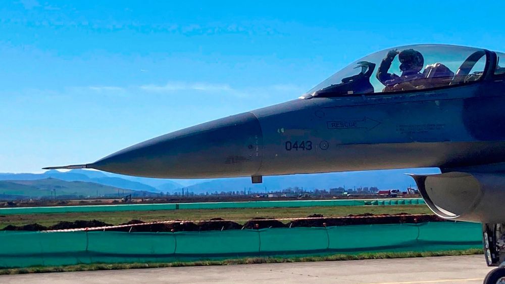 Пентагон: Байден одобрил обучение украинских пилотов на F-16