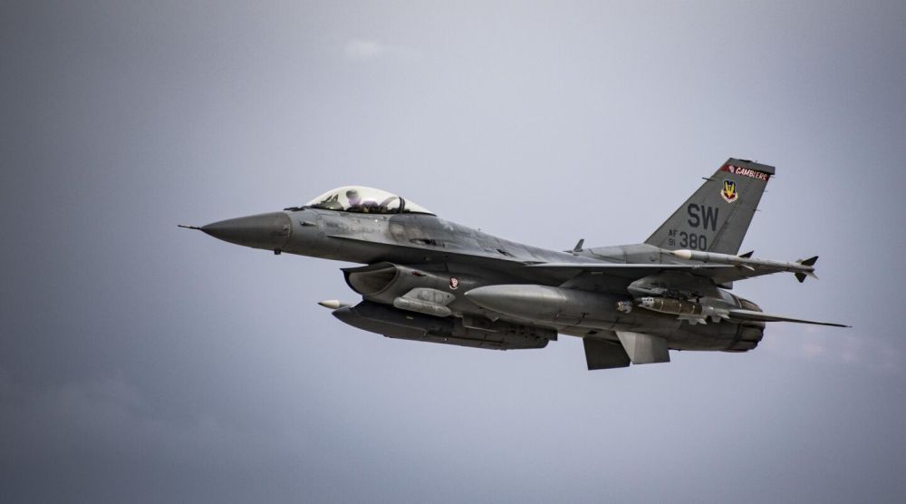 �������� ������� F-16 �� ��������� �� ���� ���, ������� � �������