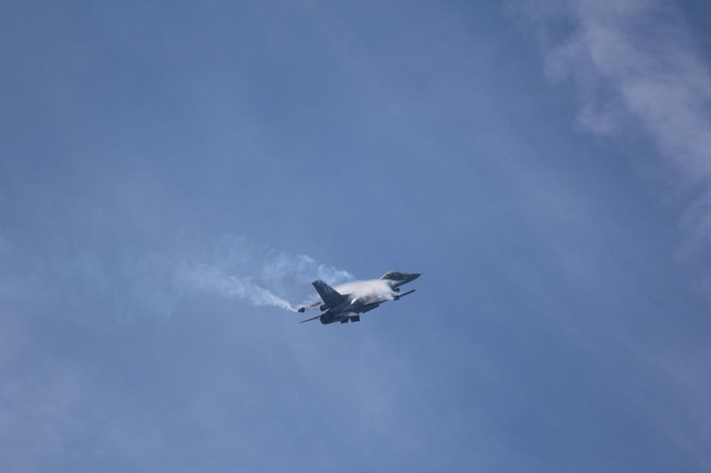 ����� �������� � ����������� ������ �������� F-16 ������� ��� ������
