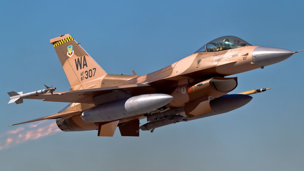 ��������� ������� � ���������� � ������������ � �������� 42 ������������ F-16