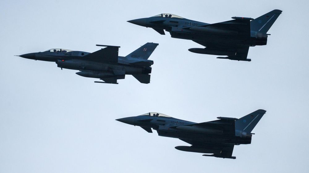 ������� ������������. ��� ����������� F-16 �������� �������