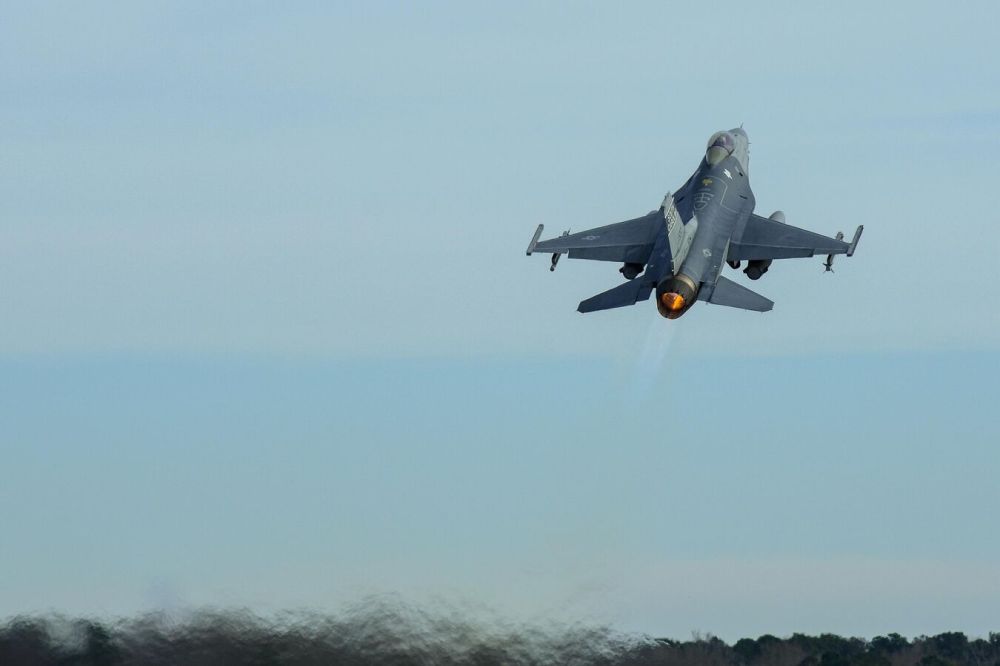 ���������� ������� F-16 ����� ����������, ������� � �������