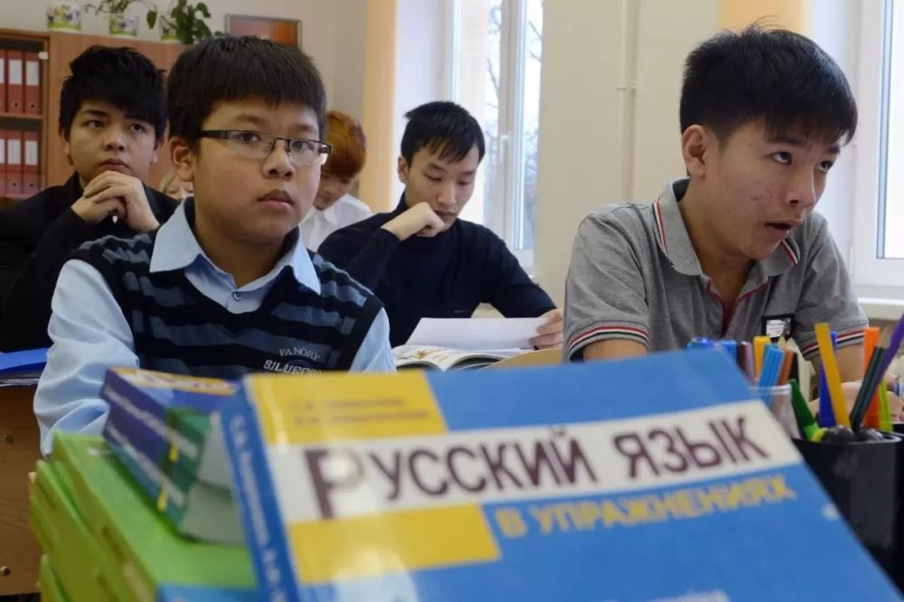 Знакомый сценарий. Закрывать ли глаза и молчать, когда вокруг рушится годами установившийся порядок, и виток за витком повторяется знакомый сценарий?