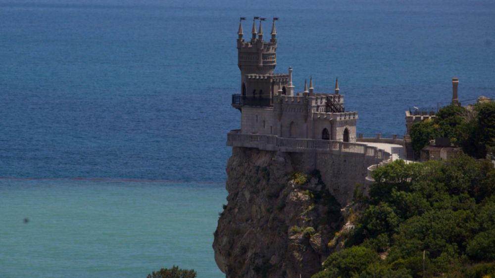 Очередной безумный шаг Зеленского: В Крыму отреагировали на закон Украины о делении полуострова