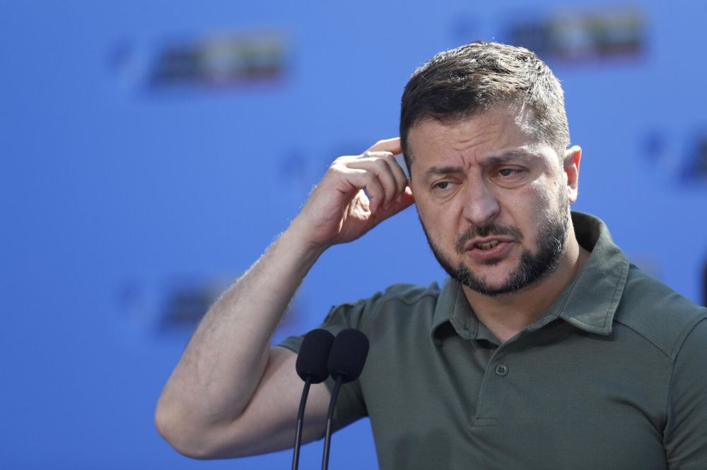 Зеленский осенью готов объявить войну России, заявил экс-депутат Рады