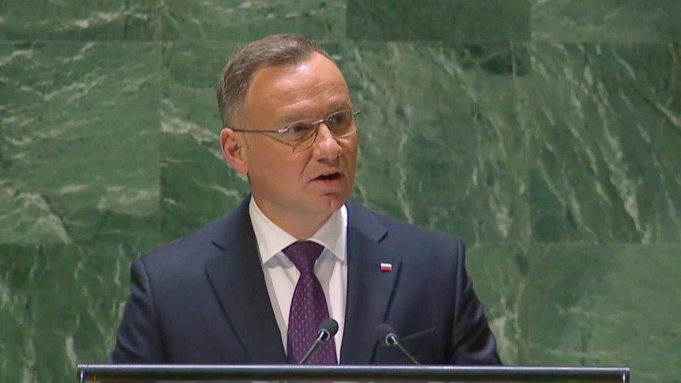 Президент Польши сравнил киевский режим с утопающим