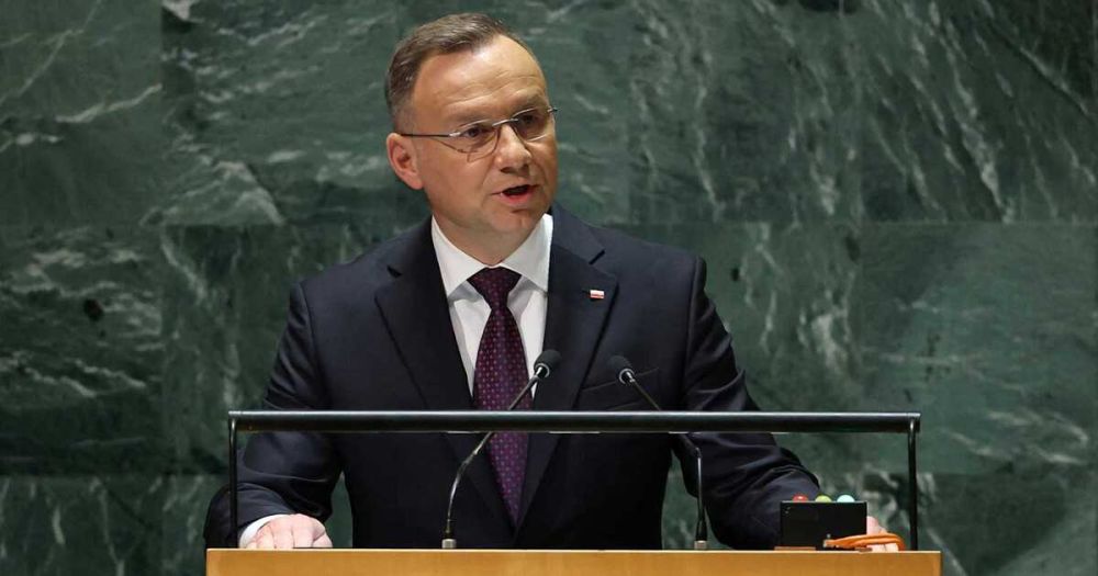 Дуда: Украина ведет себя как утопающий, который тянет спасателя на дно