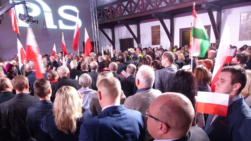 Politico: польско-украинский конфликт - элемент предвыборной гонки в Польше