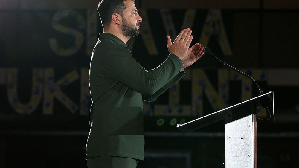 Скандал сорвал все маски: Зеленский стоя аплодировал столетнему эсэсовцу, за «защиту Украины от русских» в годы ВОВ