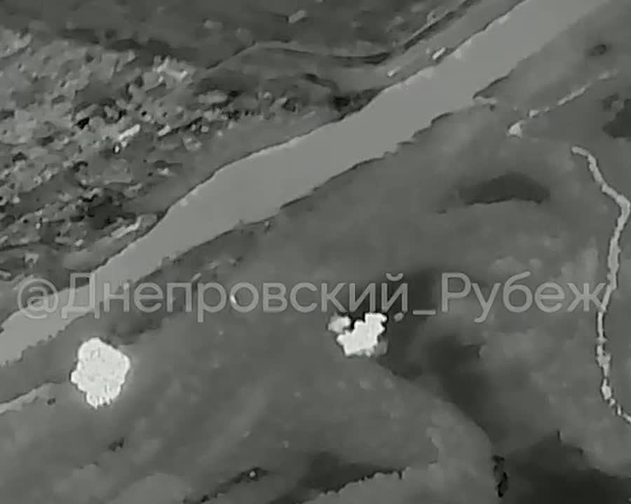 Работа ВКС ФАБами-500М62 с УМПК по противнику на острове Переяславский в Херсонской области