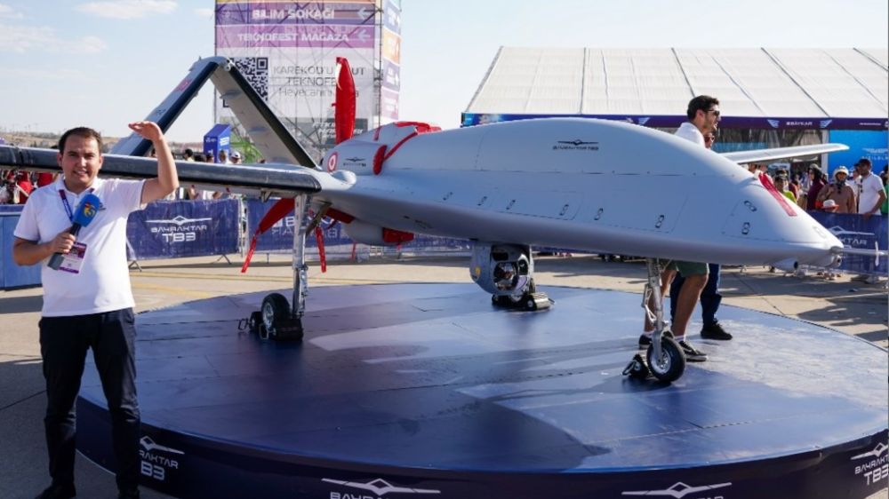 В Турции задумали дать Киеву новые дроны: Что известно о Bayraktar Akinci