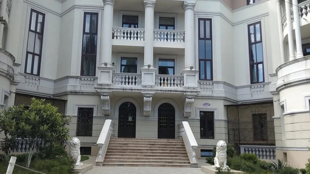 Стало известно, за сколько продали национализированную квартиру Зеленского в Ялте