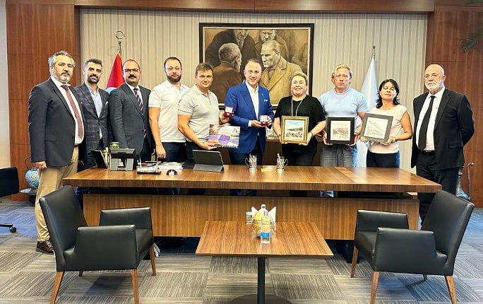 Визит крымской делегации в Турцию устроил переполох на Украине