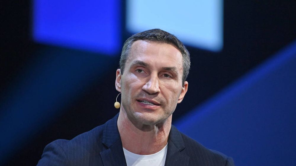 Картину со "святым Кличко" нашли в офисе экс-главы "Укрстроя", погоревшего на взятке в 22 млн евро