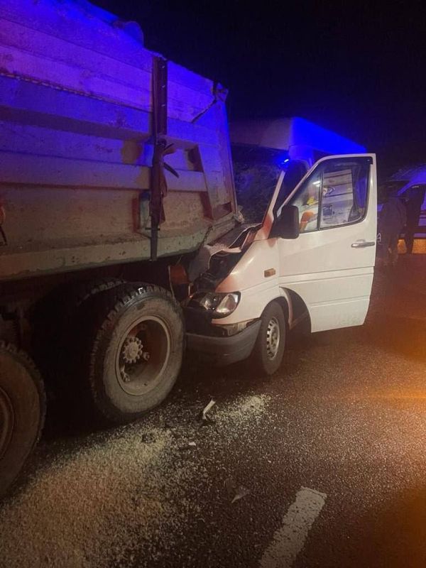 Вчера вечером в Киевской области произошло ДТП: маршрутка с пассажирами врезалась в грузовик: есть пострадавшие