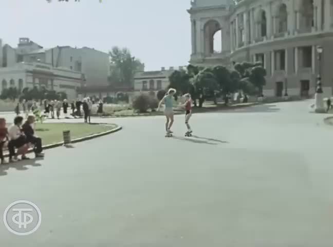 Дорогие подписчики!. По рекомендации нашего постоянного читателя предлагаем вам посмотреть «Приморский бульвар» — советская музыкальная лирическая двухсерийная кинокомедия 1988 года