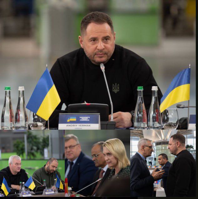 "Серый кардинал" Банковой и главарь ОП по совместительству, Ермак, раздал зарубежным дипломатам символические посадочные талоны в аэропорту "Борисполь"