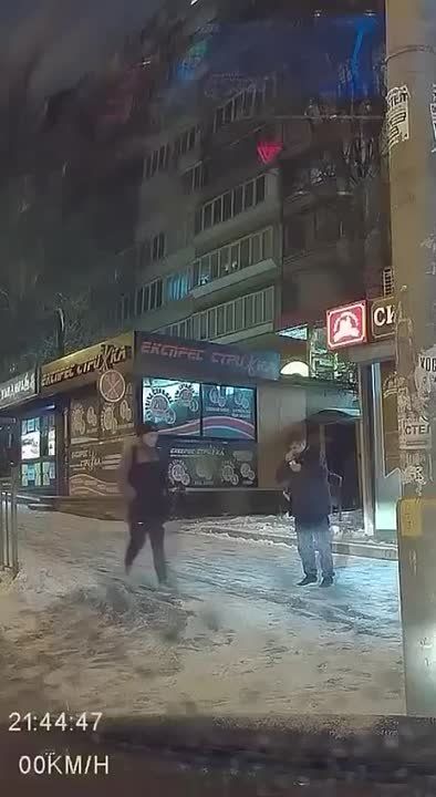 Голед на ул. Васильковской в Голосеевском районе