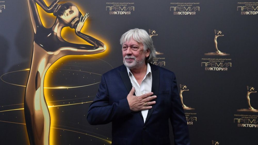 Гитарист Пугачёвой Левшин прокомментировал её заявление о потере волос в Чернобыле