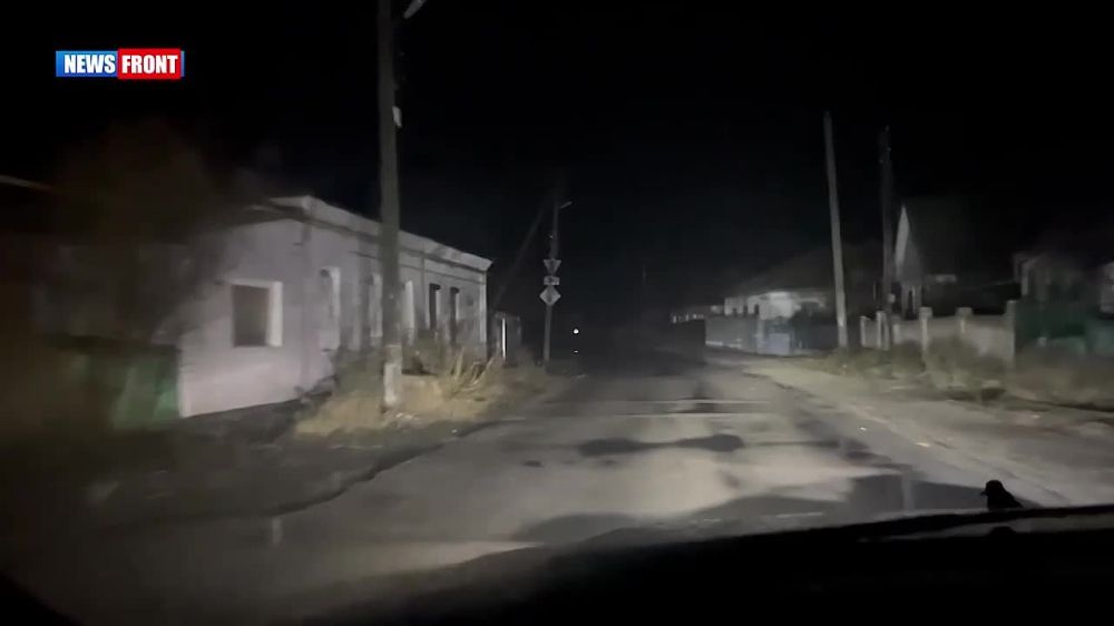 Под покровом ночи прорвались по дороге смерти в город призрак, жутковатая картина напоминает Припять, быстро проехали спрятали машину ждём рассвет