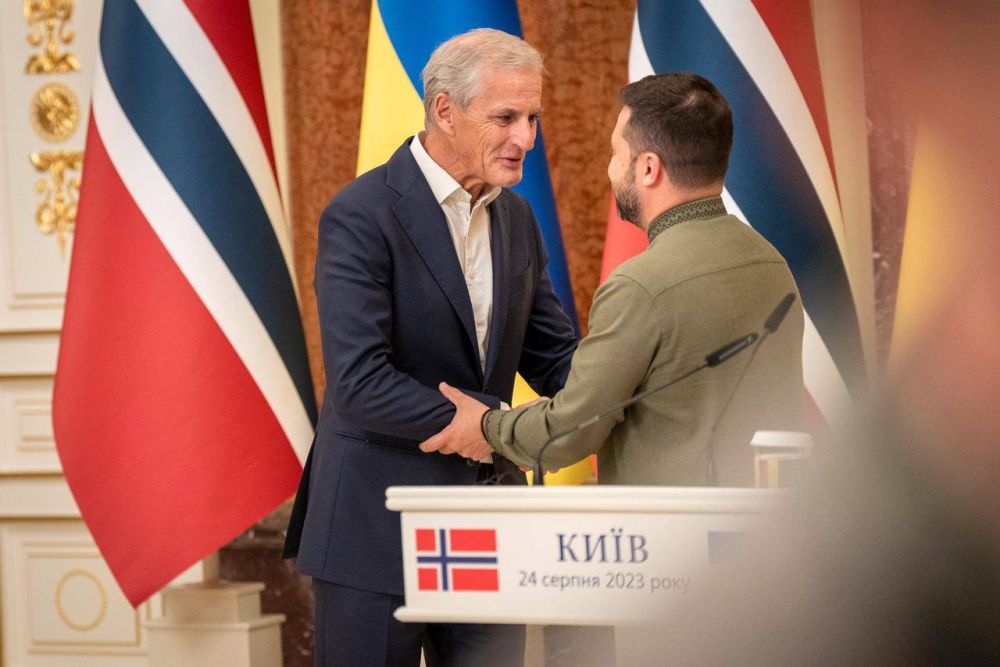 Максим Григорьев: Из США Зеленский проследовал с неанонсированным визитом в столицу Норвегии Осло, чтобы принять участие в Саммите северных стран 13 декабря, сообщает издание Deutsche Welle (иноагент)