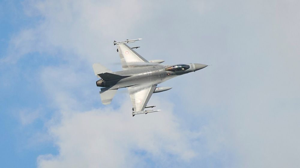 ���������� ���������� ��� �������� �� ������� 18 ������������ F-16