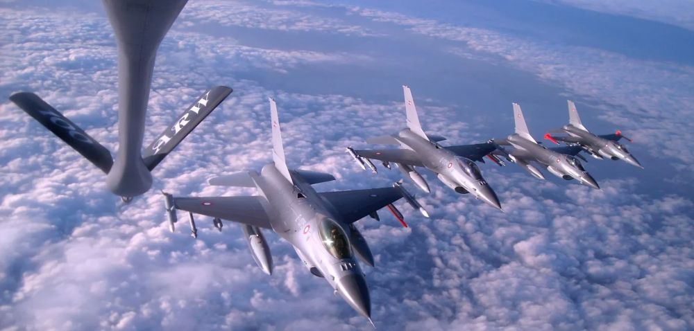 Передача Данией первых истребителей F-16 Украине задерживается