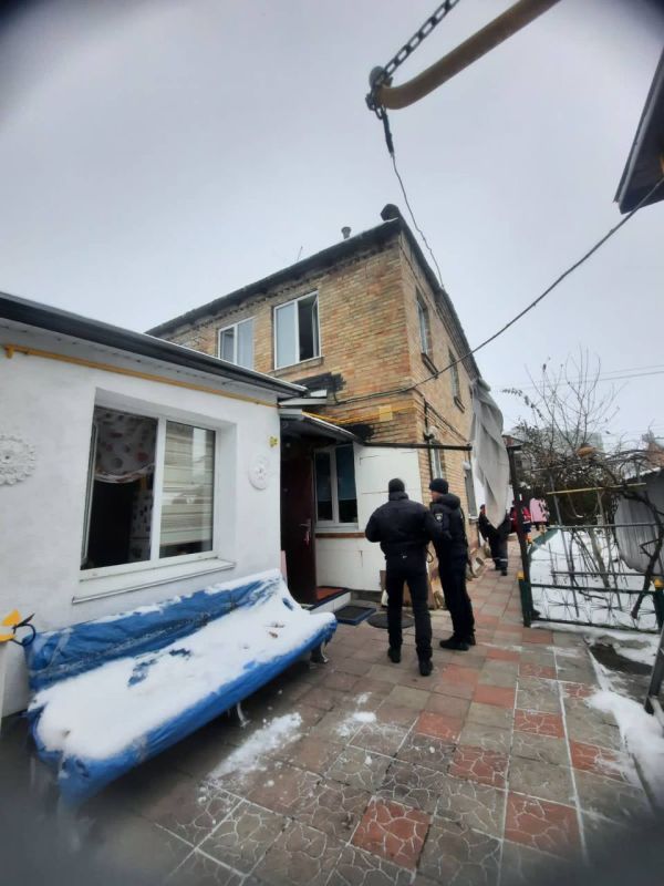 В Броварах в одном из домов обнаружены тела трех человек - мужчины и двух женщин