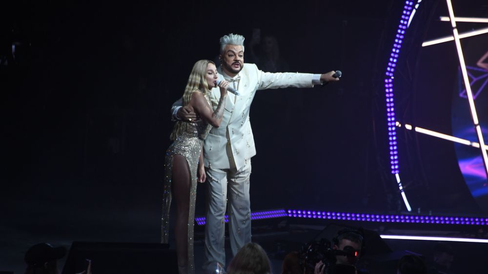 Филипп Киркоров начал платить за участие в "голой вечеринке". В буквальном смысле