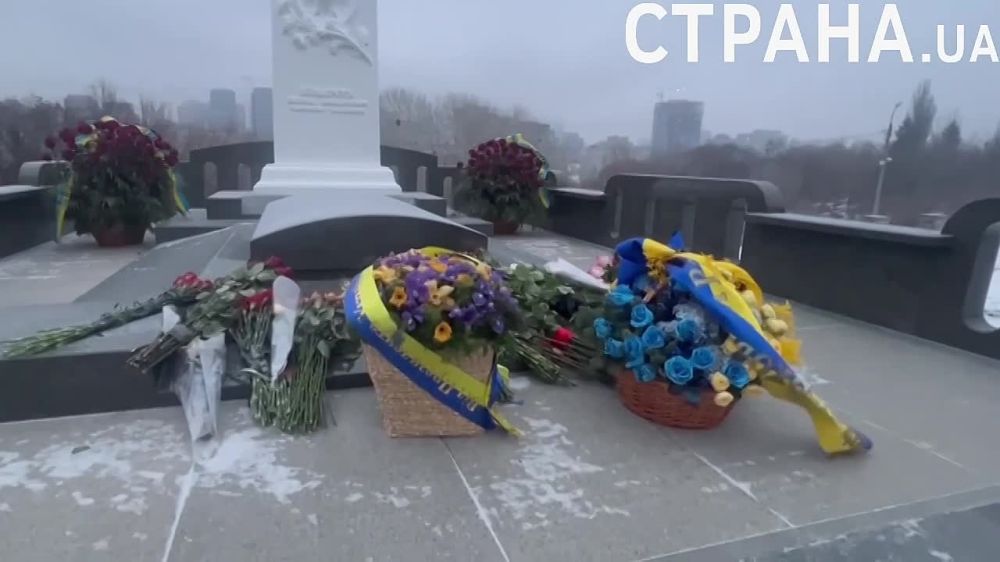 В Киеве на Байковом кладбище открыли мемориал первому президенту Украины Леониду Кравчуку